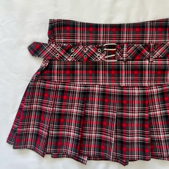 Y2K No Boundaries Plaid Pleated Mini Skirt - Picture 9 of 10